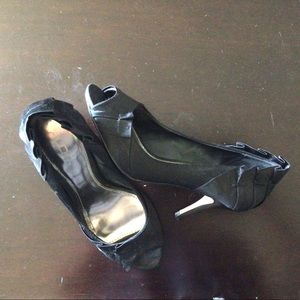 Black satin shoes with fanned detail